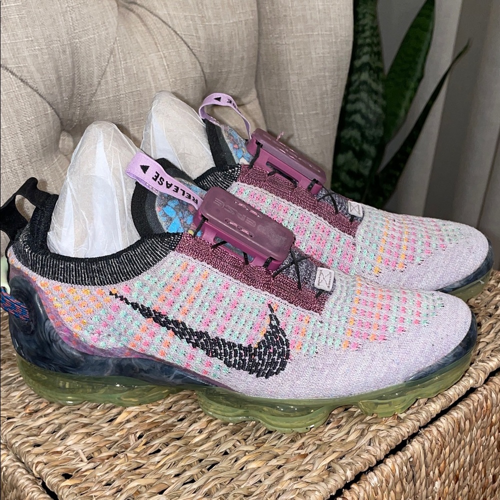 NWOT WMNS Nike Air Vapormax 2020 Flyknit
Violet-Sunset Pulse Sz. 5.5